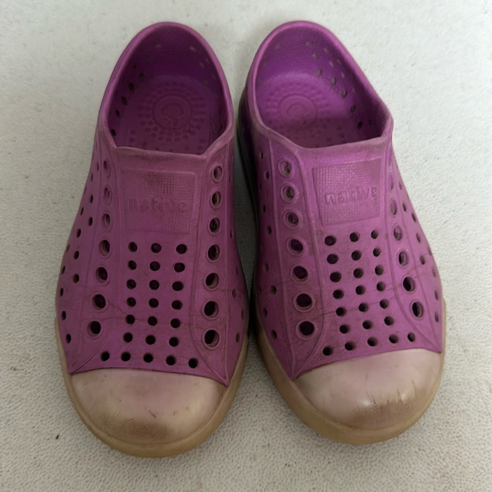 Toddler girls C8 native purple shoes GLOW in the dark !